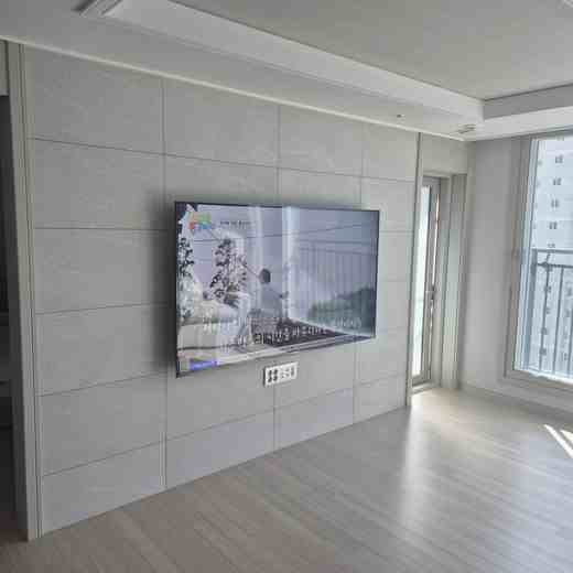 QLED 85인치 화면 벽 밀착 무타공 벽걸이TV