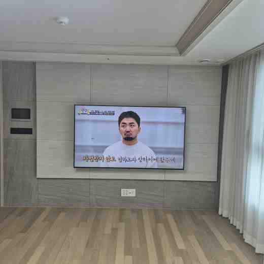 대형 화면 벽 밀착 무타공 벽걸이TV
