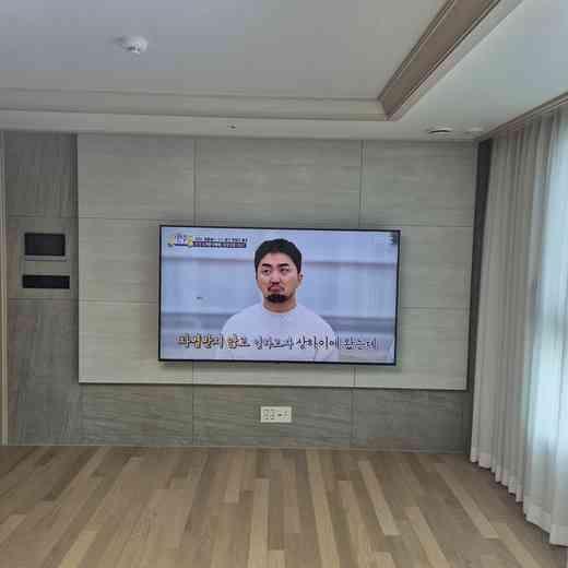 98인치 화면 설치 후 하중 확인