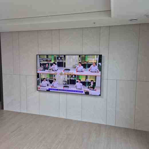100인치 화면 설치 후 침실 배치