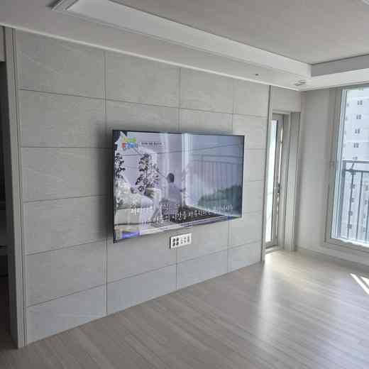 65인치 화면 설치 후 거실 배치