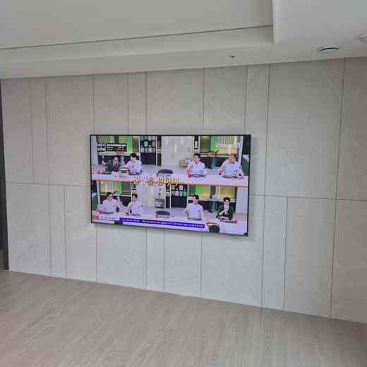 65인치 화면 침실 배치 무타공 벽걸이TV