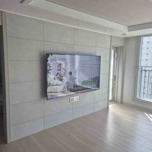 55인치 화면 브라켓 선정 무타공 벽걸이TV