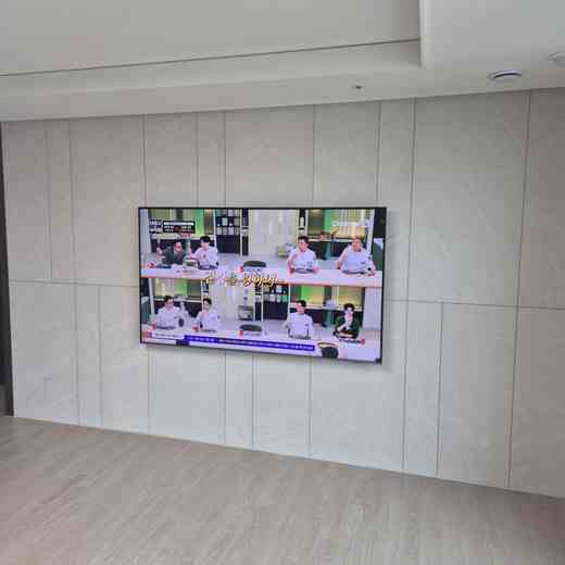 OLED 77인치 화면 설치 후 시야 맞춤