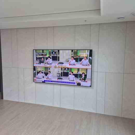55인치 화면 설치 후 설치 맞춤
