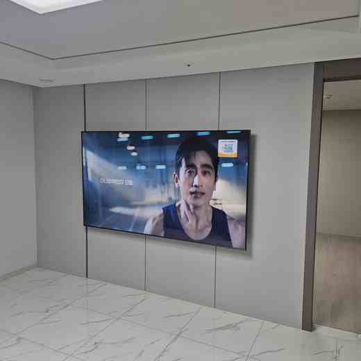 QLED 85인치 화면 설치 후 시야 맞춤