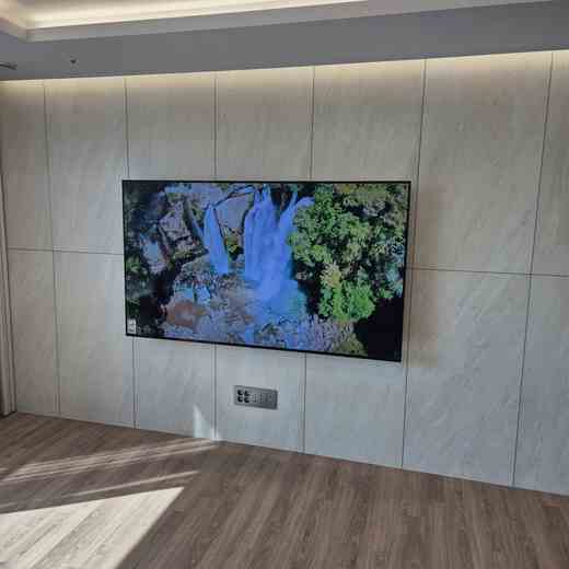 QLED 85인치 화면 좌우 조절 무타공 벽걸이TV