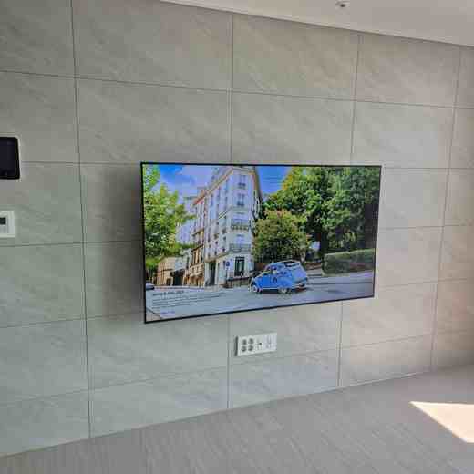 QLED 85인치 화면 설치 후 좌우 조절