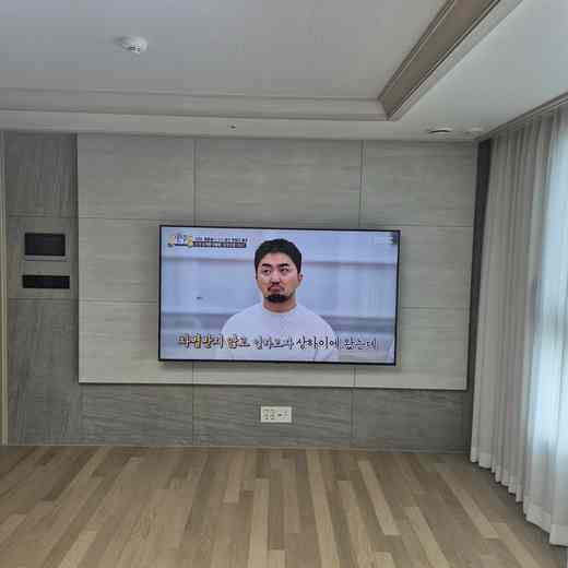 55인치 화면 화면 거치 무타공 벽걸이TV