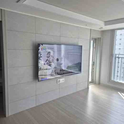 OLED 77인치 화면 화면 중심 무타공 벽걸이TV