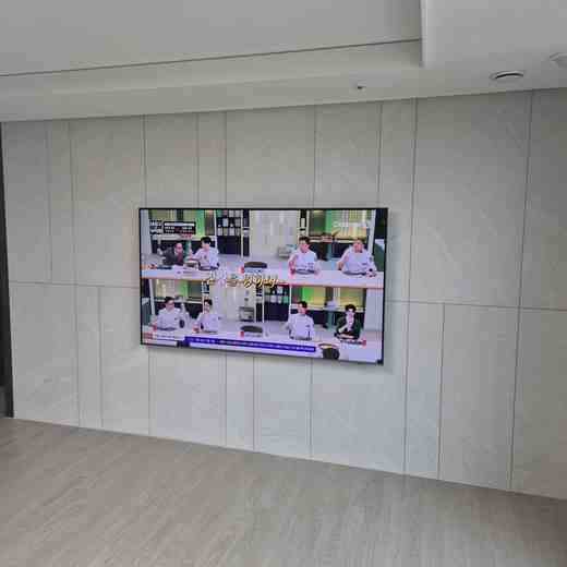 98인치 화면 설치 후 하중 확인