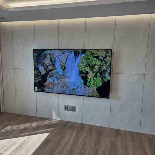 QLED 85인치 화면 상하 조절 무타공 벽걸이TV
