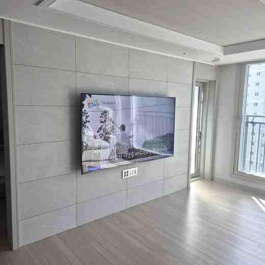 OLED 77인치 화면 설치 후 대형 거치