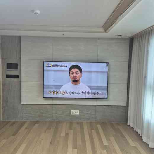 OLED 77인치 화면 대형 거치 무타공 벽걸이TV