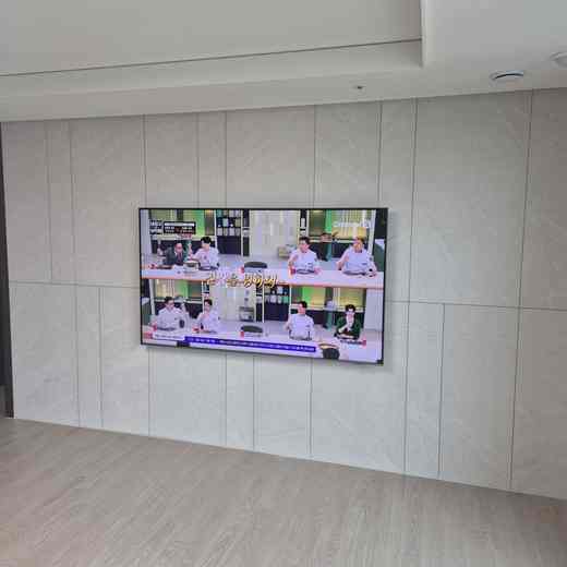 QLED 85인치 화면 설치 후 거실 배치